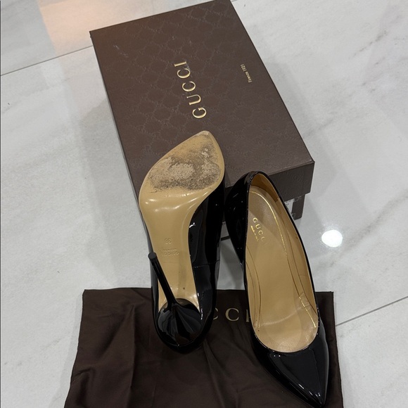 Gucci Women's Black Patent Leather Pointed-Toe stiletto pumps - Picture 3 of 4